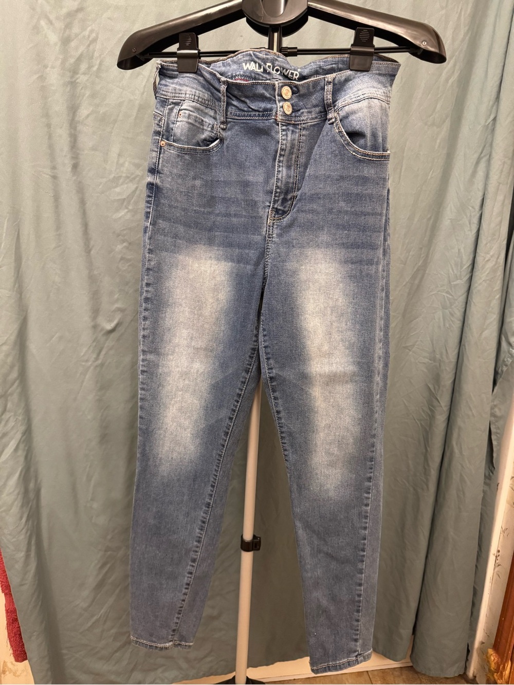 Wallflower Women's High-Rise Faded Blue Stretch Jeans